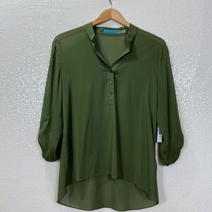Alice + Olivia 96% Silk V-Neck Tunic Top S Green High-Low Hem Roll Sleeve Blouse